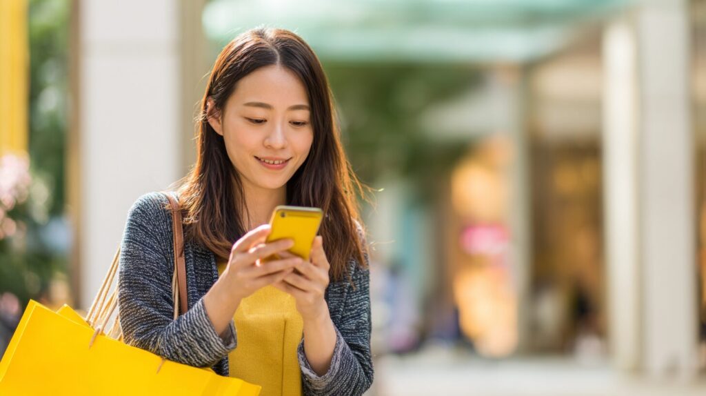 眼鏡市場のドコモ経由クーポンをスマホで確認する様子