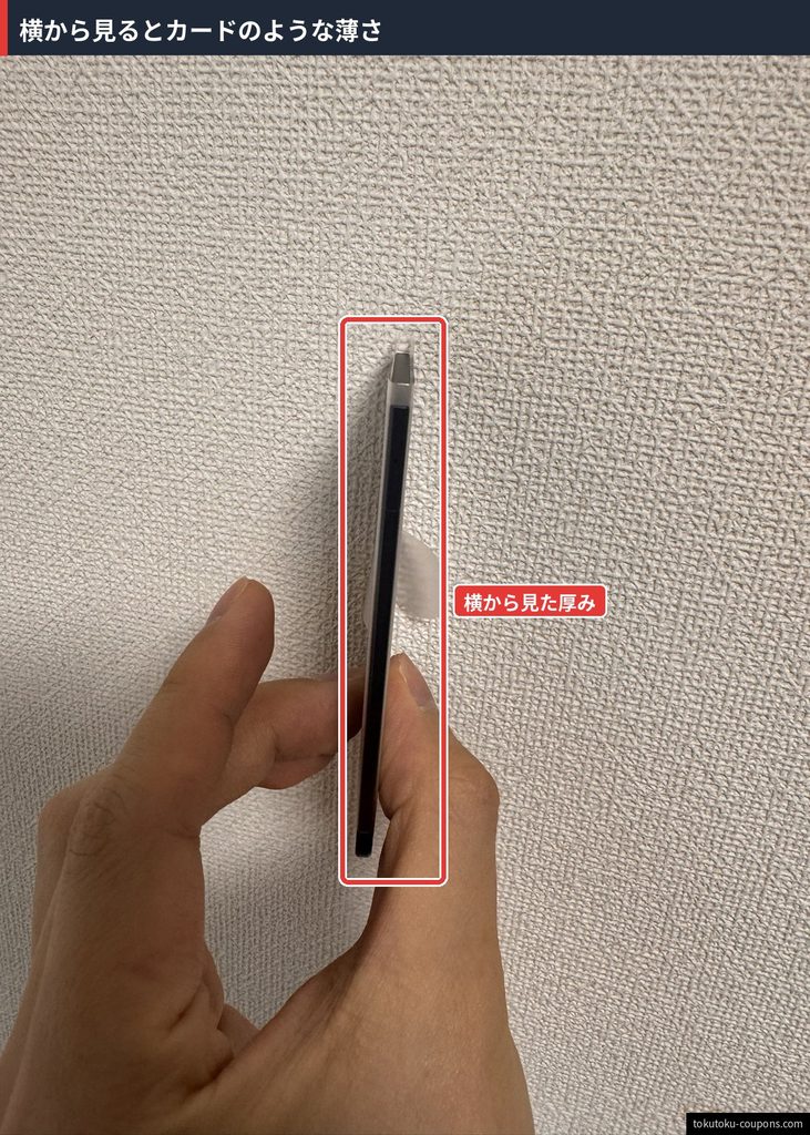 Plaud Note Proを横から見た写真。カードのように薄い本体